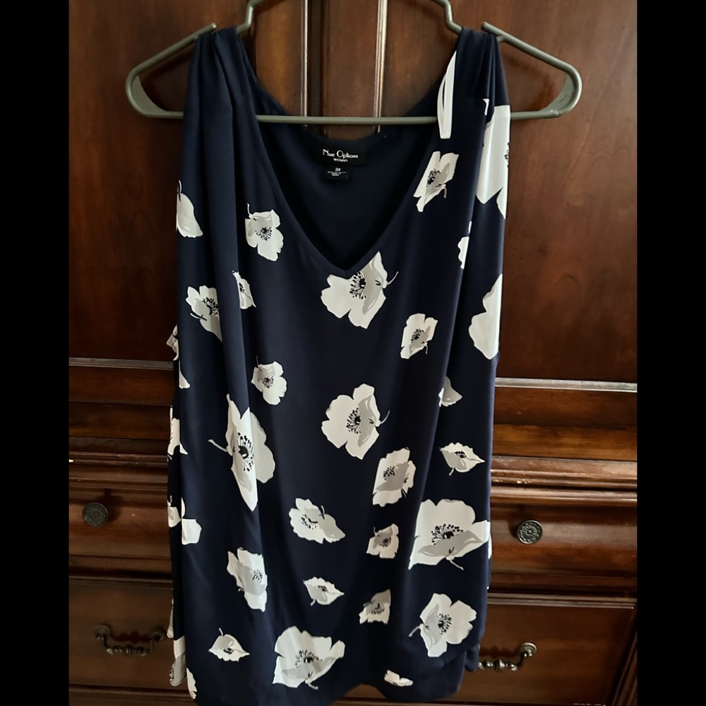 NUE Options reversible sleeveless blouse. One side floral one side solid Navy